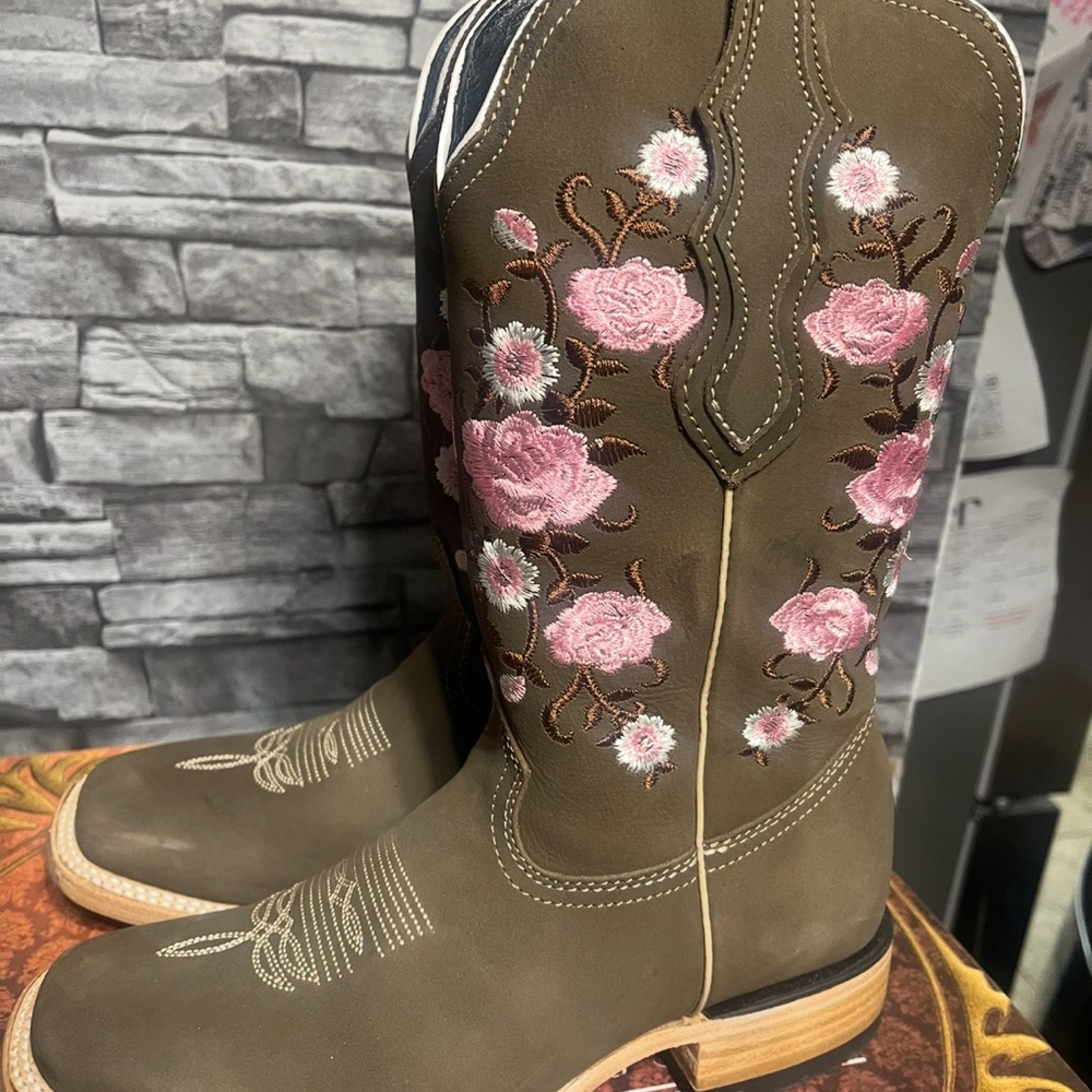 Floral Embroidered Western Boots